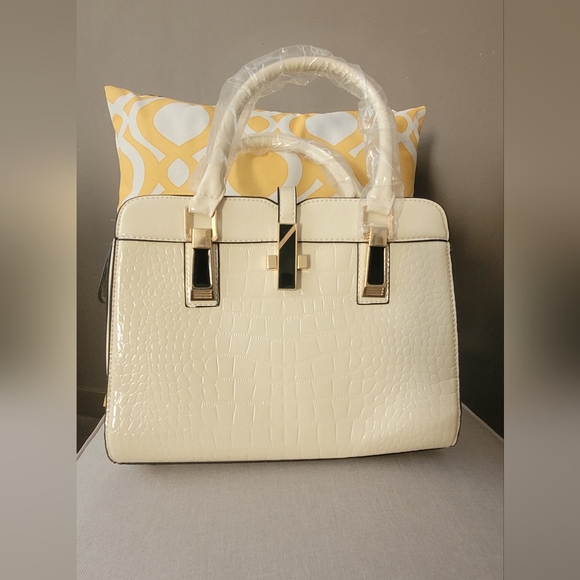 White off bag - Picture 1 of 2